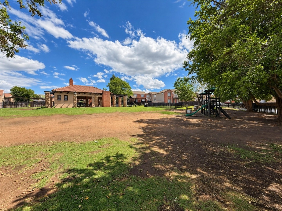 To Let 3 Bedroom Property for Rent in Hillside Free State